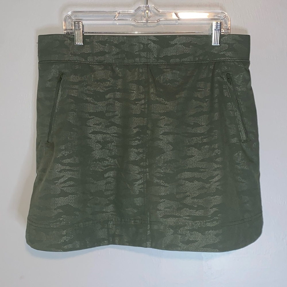 Orvis Women's Large Embossed Pull-On Travel Skort Camo Embossed Print Green